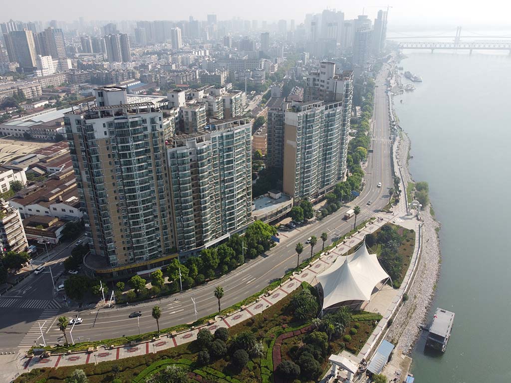 沿江大道刷黑工程